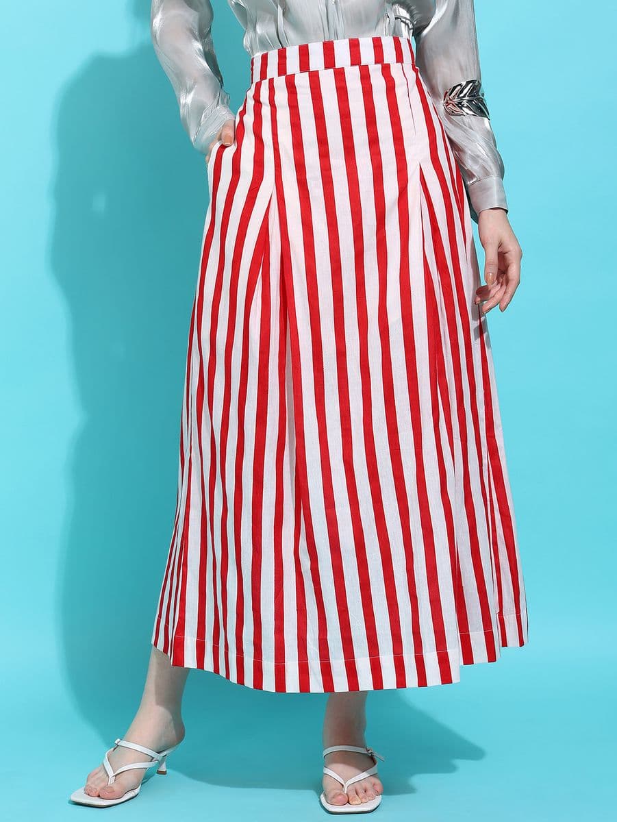Dastan-e-Lakeer Red Co-ord Skirt thumbnail 4